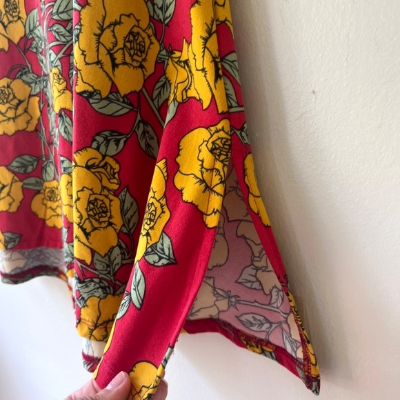 LuLaRoe Sz XS Oversized Classic Long Shirt Red Floral Stretch Top Scoop Neck - Picture 3 of 5